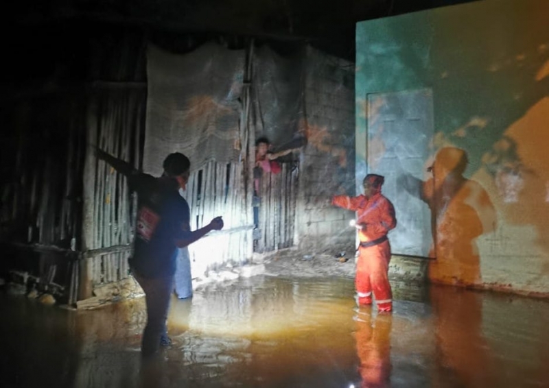 Auxilia Procivy a 38 familias afectadas por lluvias en Tekax