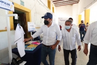 Supervisa Vila Dosal entrega de &uacute;tiles escolares en Cansahcab