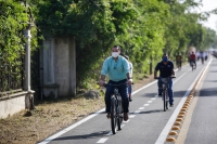Ren&aacute;n Barrera entrega rehabilitaci&oacute;n de ciclov&iacute;a Chablekal-Dzibilchalt&uacute;n