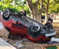 Vuelca su vehículo en Loma Bonita