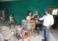 Vila distribuye apoyos a pacientes con c&aacute;ncer que se atienden en el O&acute;Hor&aacute;n