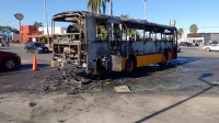 Cami&oacute;n urbano arde en llamas debido a corto circuito&nbsp;
