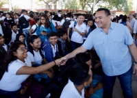 Alcalde entrega techado de plaza c&iacute;vica del CBTIS 95