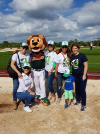 Leones siembra árboles en Academia Ba’axal