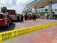Bomberos atienden fuga de gasolina en la Jes&uacute;s Carranza