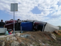 Se vuelca trailer cargado de carnes fr&iacute;as&nbsp;