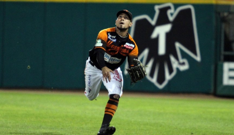 El jardinero Norberto Obeso reforzará a Leones