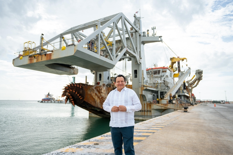 Visita "Huacho" buque de dragado Fernando Magallanes