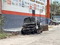 Se incendia vehículo estacionado
