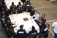 El Gobernador Mauricio Vila Dosal se re&uacute;ne con polic&iacute;as yucatecos en Nochebuena