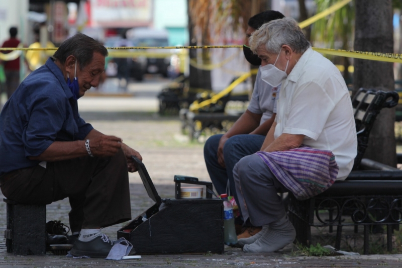 Bajan decesos y contagios de coronavirus en Yucatán