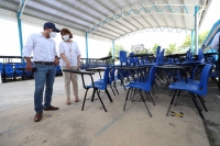 Mauricio Vila entrega mobiliario para escuelas p&uacute;blicas de Um&aacute;n