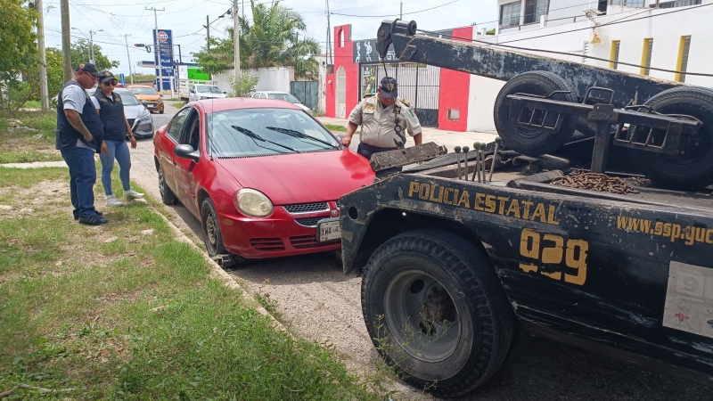 Detienen a dos en persecución policiaca 