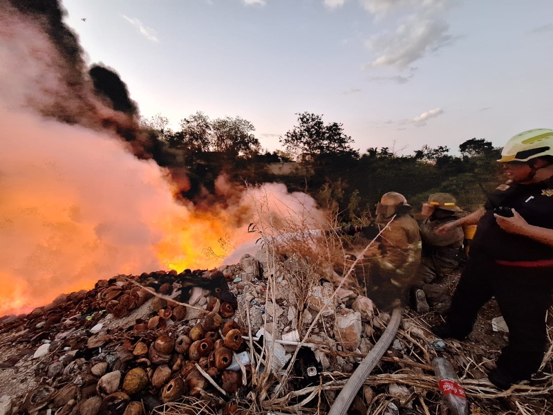 Sofocan incendio de maleza en la Nueva Mulsay