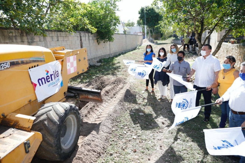 Alcalde Renán Barrera supervisa obras en comisaría de Oncán