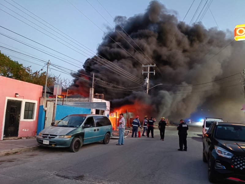 Arde herrería en la Bojórquez