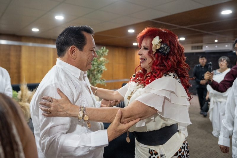 Díaz Mena acompaña a Layda Sansores en su Informe