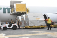 Llega primer embarque de vacunas contra Covid-19 para niñez