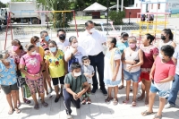 Renán Barrera supervisa la rehabilitación del parque de Sierra Papacal