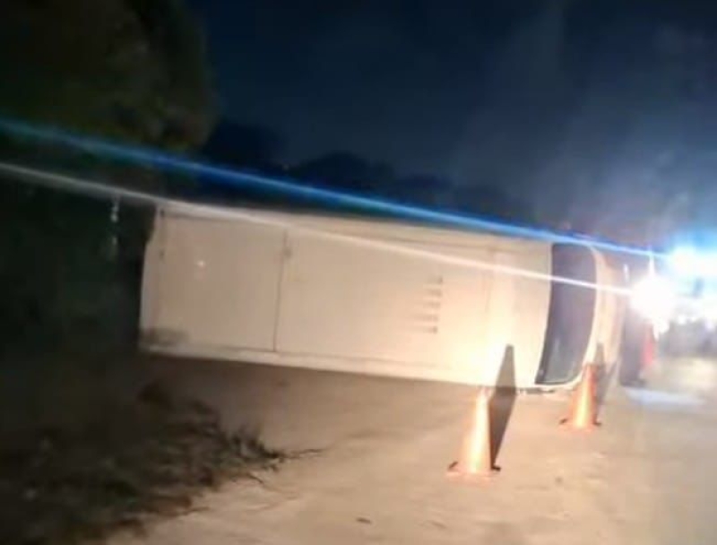 Camionetas protagonizan aparatoso choque