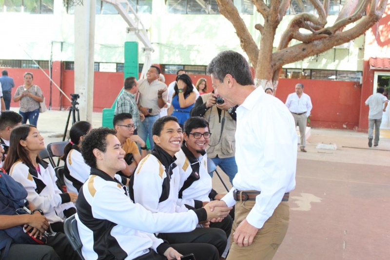 Reconocen a atletas que participaron en Encuentro Nacional Indígena