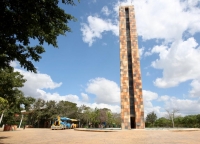 Guardias y servicios de atenci&oacute;n municipales este lunes