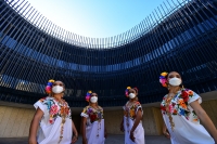 Celebran el Día Nacional del Huipil