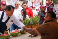 Huacho visita tianguis de la Bojórquez