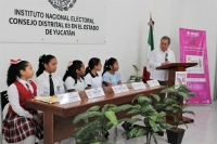 Presentan a niñas legisladoras; piden luchar contra la violencia