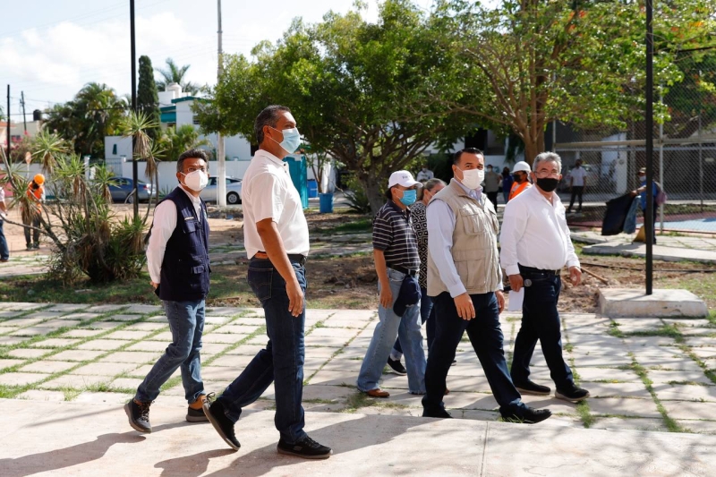 Renán Barrera supervisa la remodelación del parque “Las Flores”