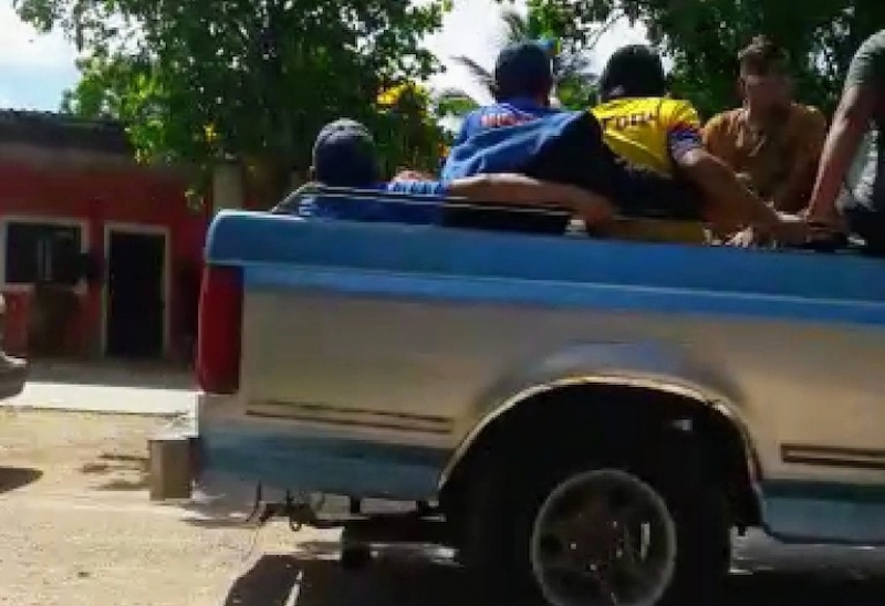 Detienen a 10 personas con bates y piedras en Acanceh