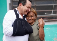 Vecinos de la Amapolita escuchan propuestas de "Huacho" D&iacute;az