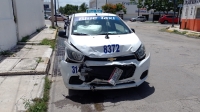Tax&iacute;metro protagoniza choque en la avenida Itz&aacute;es&nbsp;