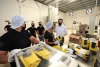 Vila Dosal visita centro de producci&oacute;n Chujuk Enjambre