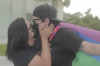 Comunidad LGBT celebra decisi&oacute;n de diputados