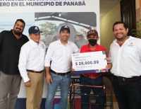 Vila entrega apoyos a productores ganaderos y agrícolas en Panabá