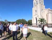 Entrega gobierno rehabilitaci&oacute;n de Iglesia en Xcuny&aacute;