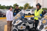 Díaz Mena entrega motocicletas patrulla a la SSP