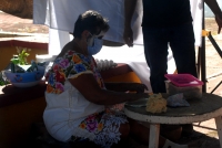 Comerciantes esperan repunte en ventas por D&iacute;a de Muertos