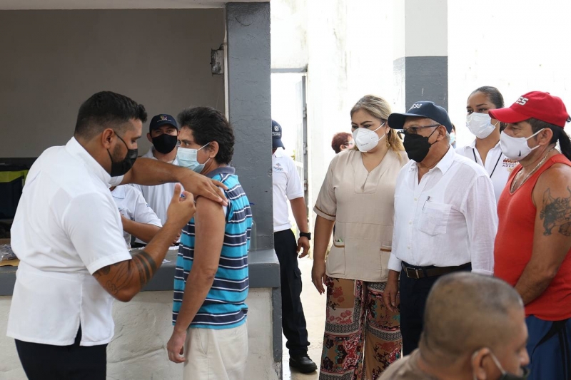 Vacunan a totalidad de internos de centros penitenciarios de la entidad