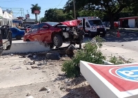 Mototaxista causa espectacular siniestro vial en el Oriente de M&eacute;rida