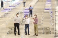 Supervisa Vila habilitaci&oacute;n de camas en Centro de Convenciones Siglo XXI