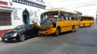 Autobuses del transporte p&uacute;blico protagonizan accidente