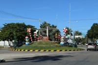 Visten las glorietas con adornos navide&ntilde;os