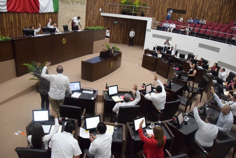 Priístas y panistas se culpan de quiebra del Isstey en Congreso local