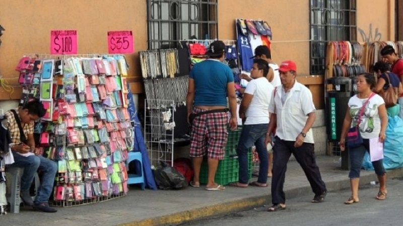 Fiestas decembrinas incrementa presencia de vendedores informales