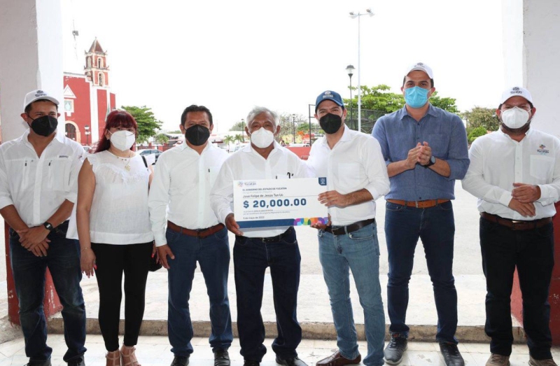 Continúa entrega de apoyos a familias y productores del campo yucateco