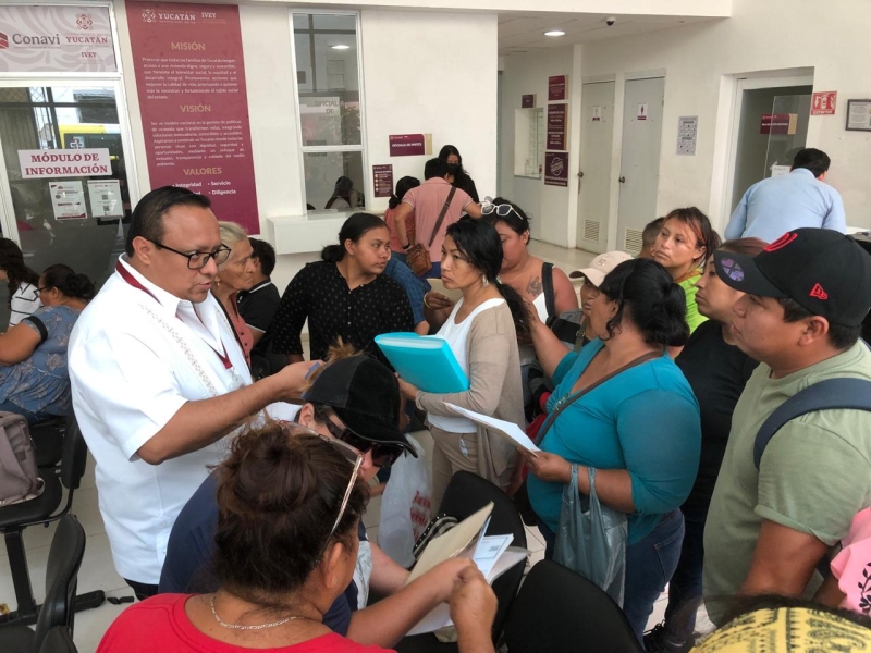 Orientan a personas de San José Tecoh para adquirir terrenos