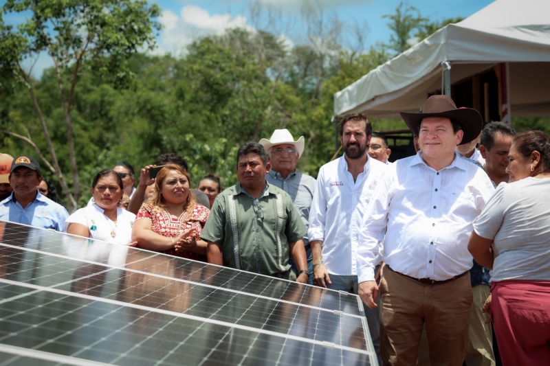 Encabeza gobernador la puesta en marcha de riego con energía soñar en Kinchil