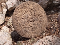Descubren marcador de juego de pelota en Chichén Itzá